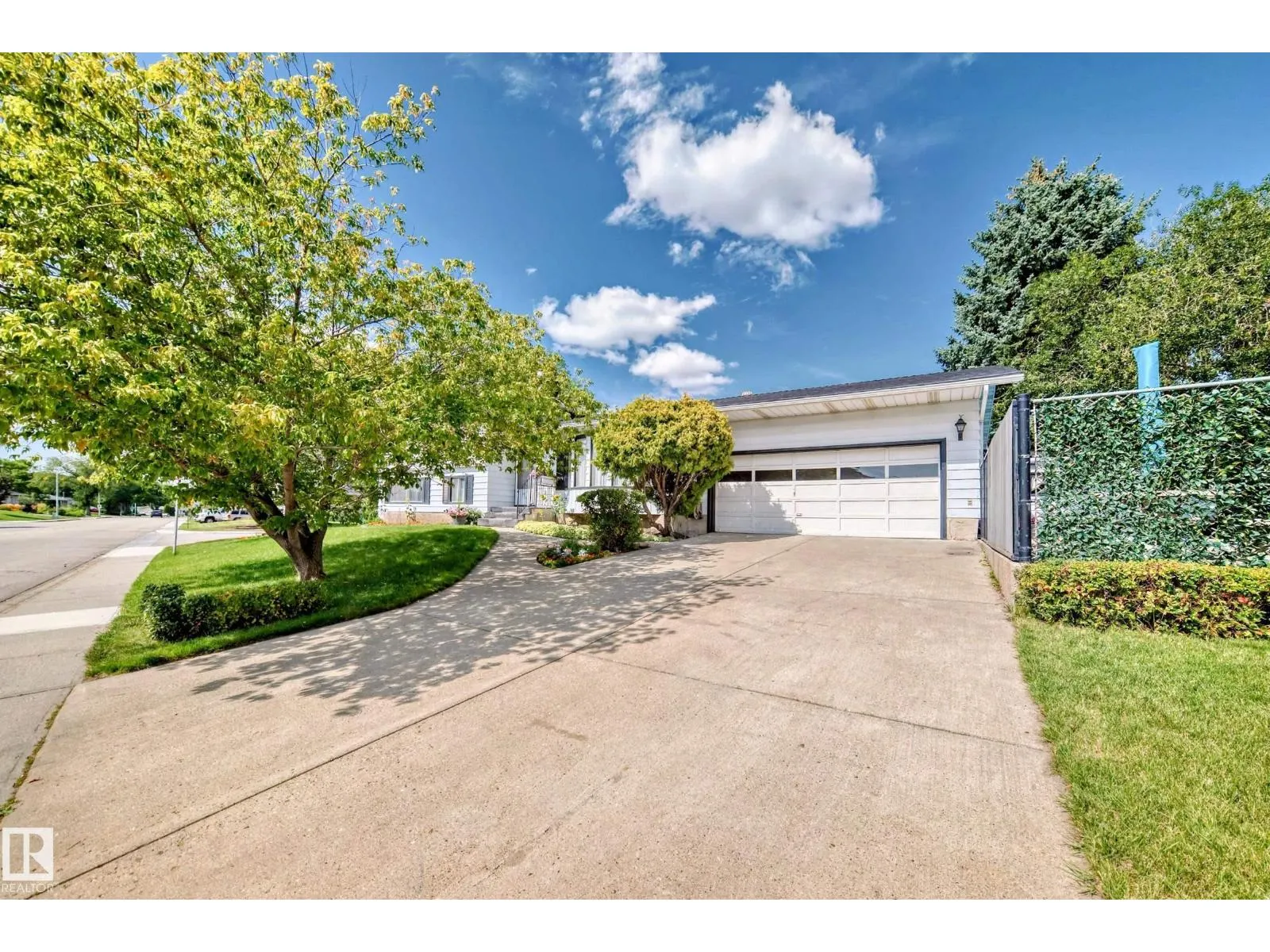 1005 STRATHCONA DR