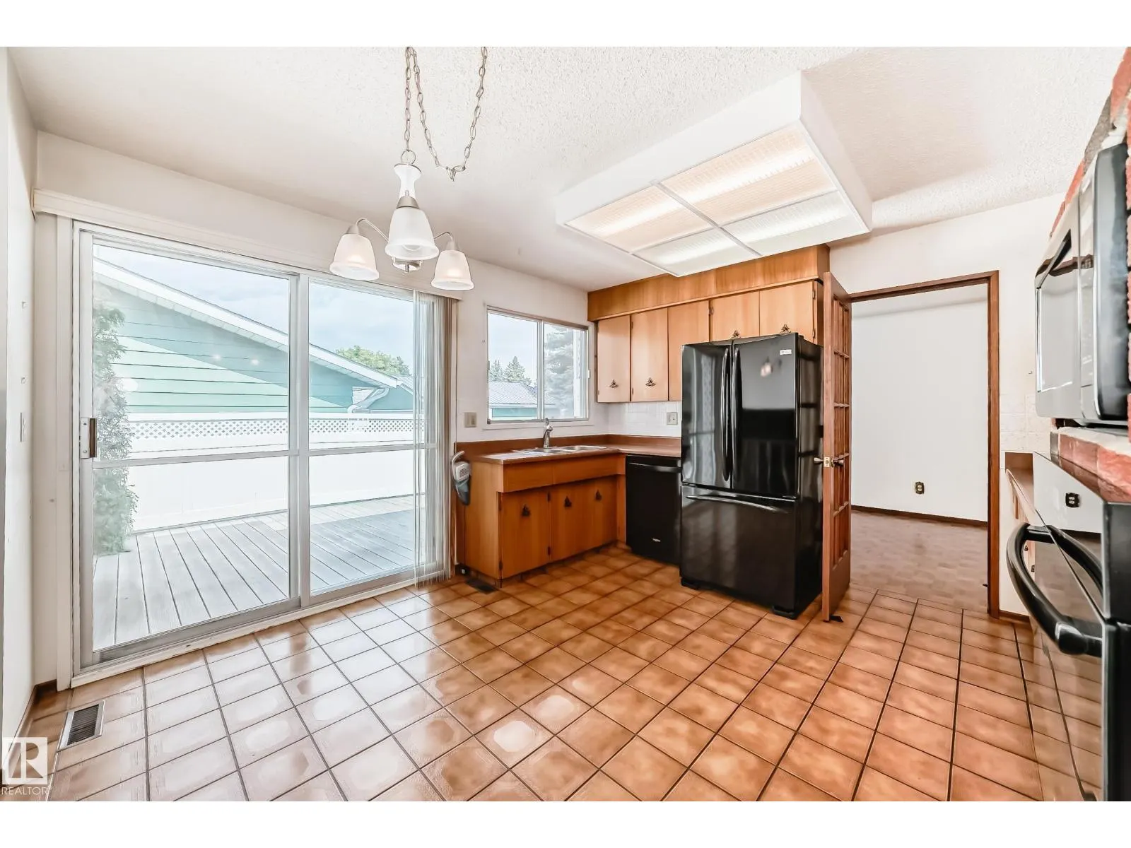 1005 STRATHCONA DR
