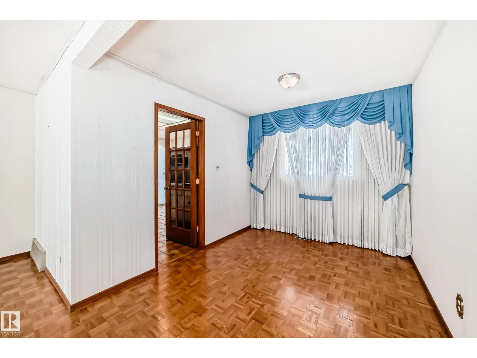 1005 STRATHCONA DR