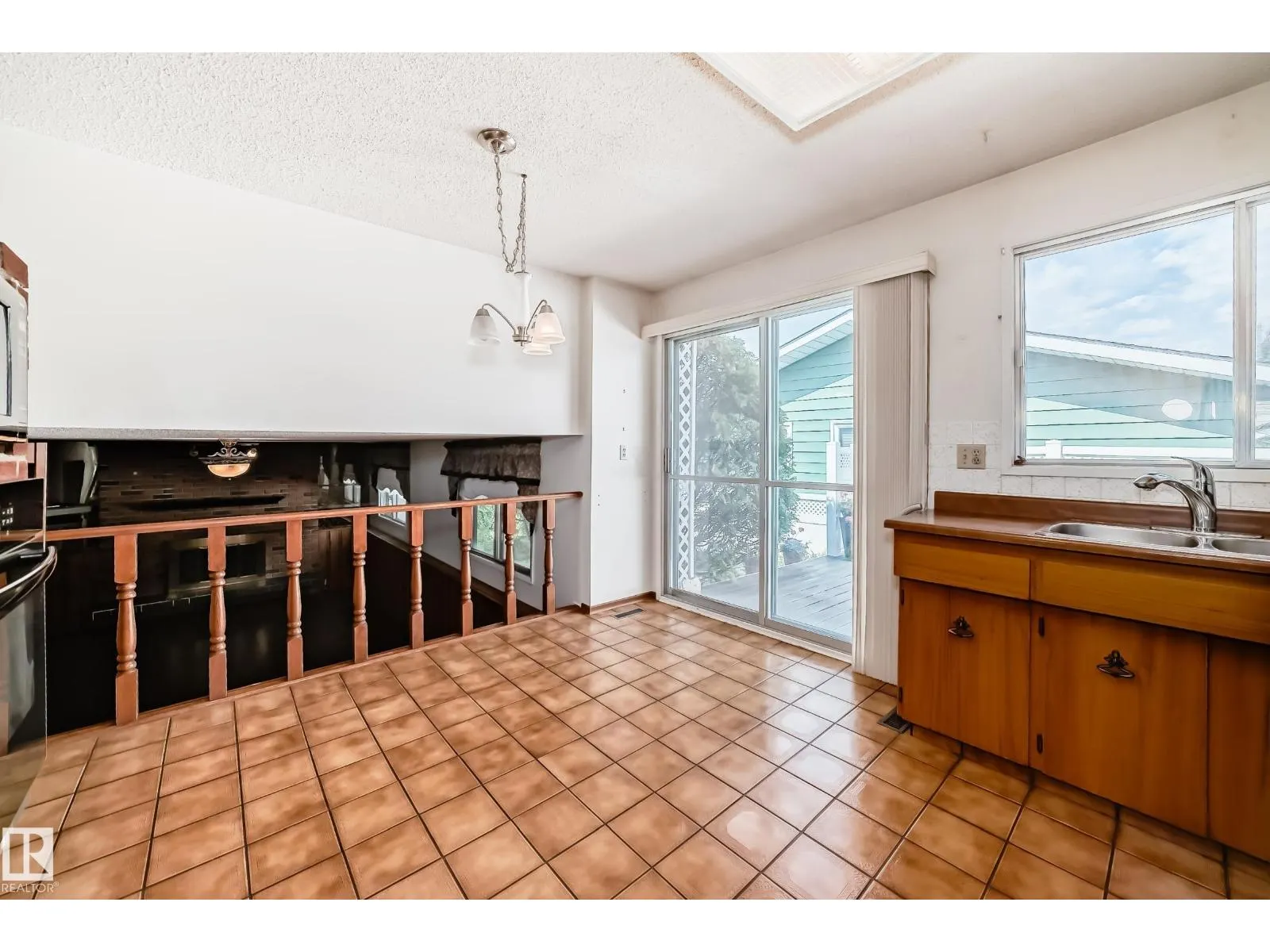 1005 STRATHCONA DR