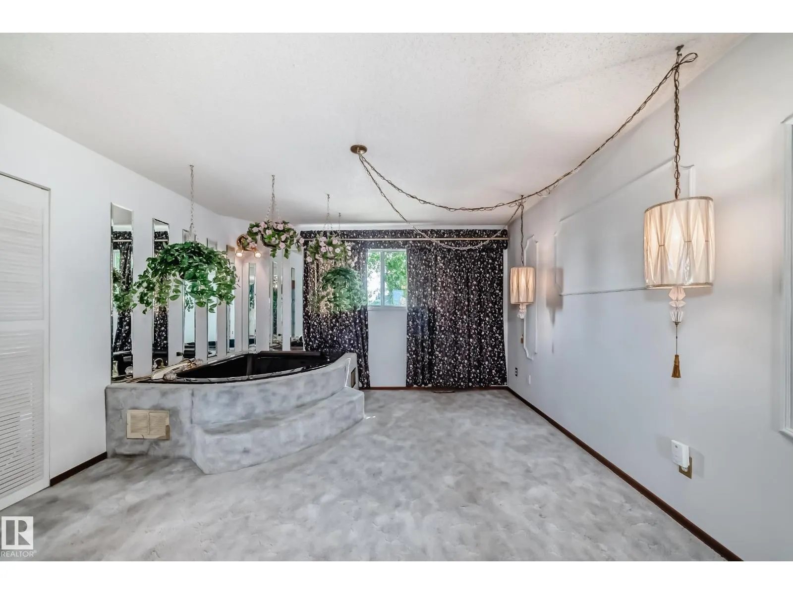 1005 STRATHCONA DR