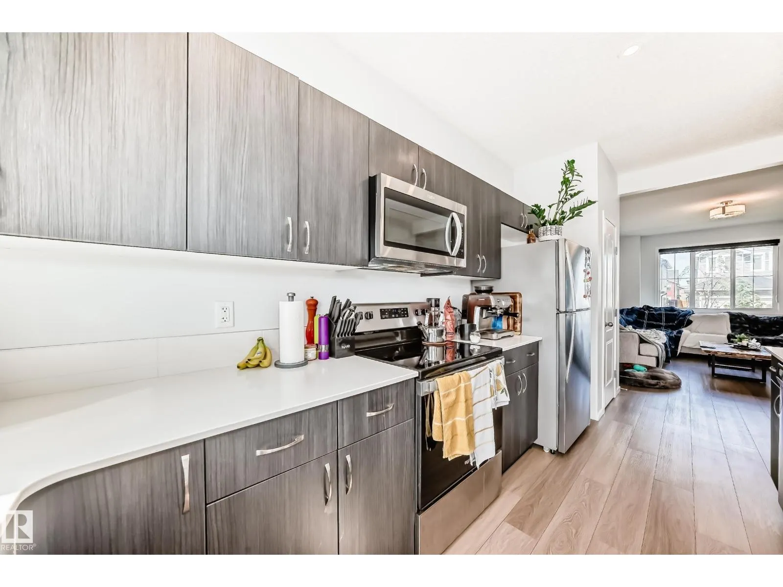 5309 22 AV SW