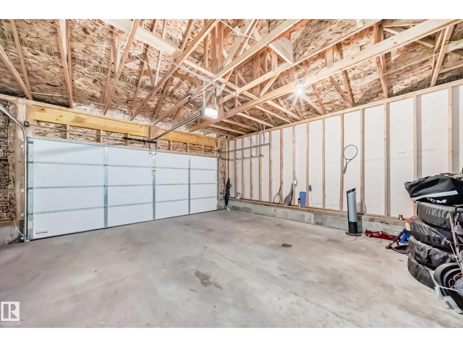5309 22 AV SW
