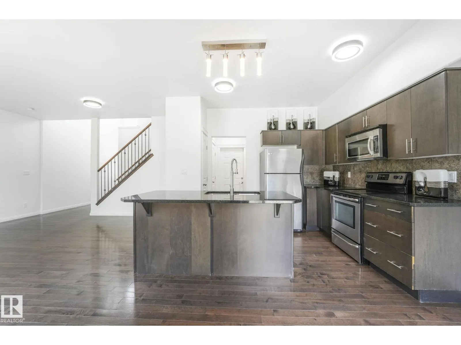 #54 18230 104A ST NW