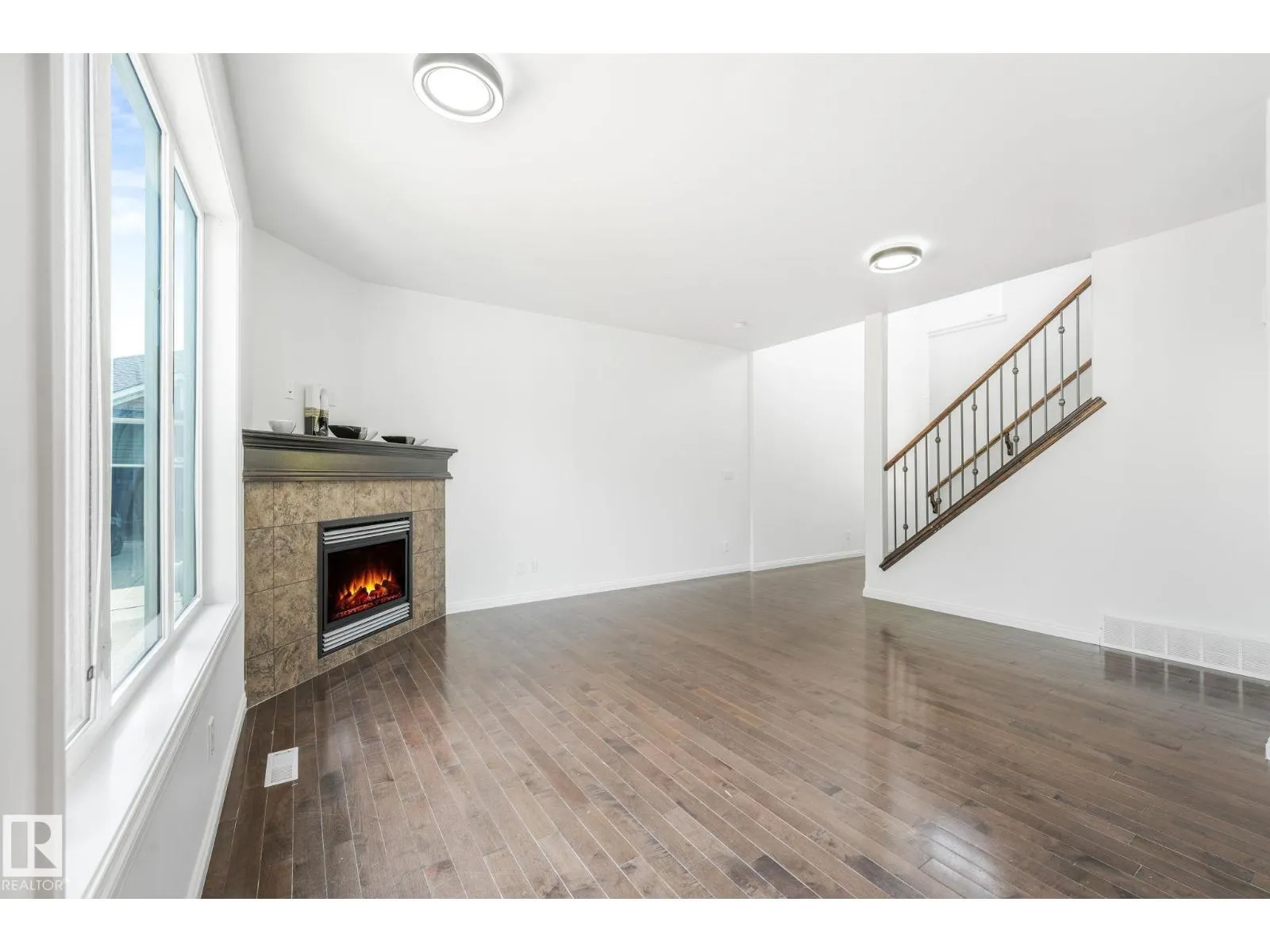 #54 18230 104A ST NW