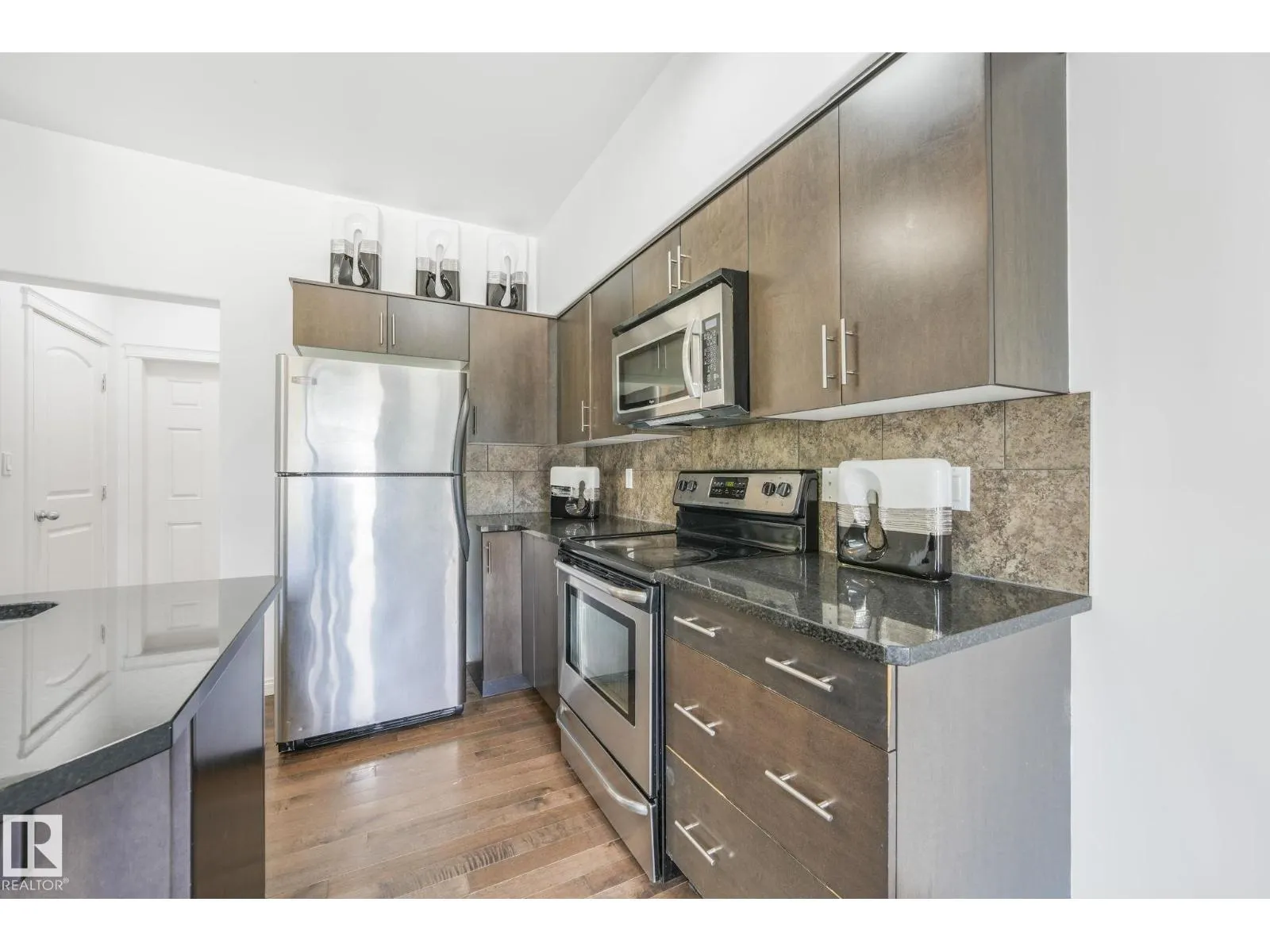 #54 18230 104A ST NW