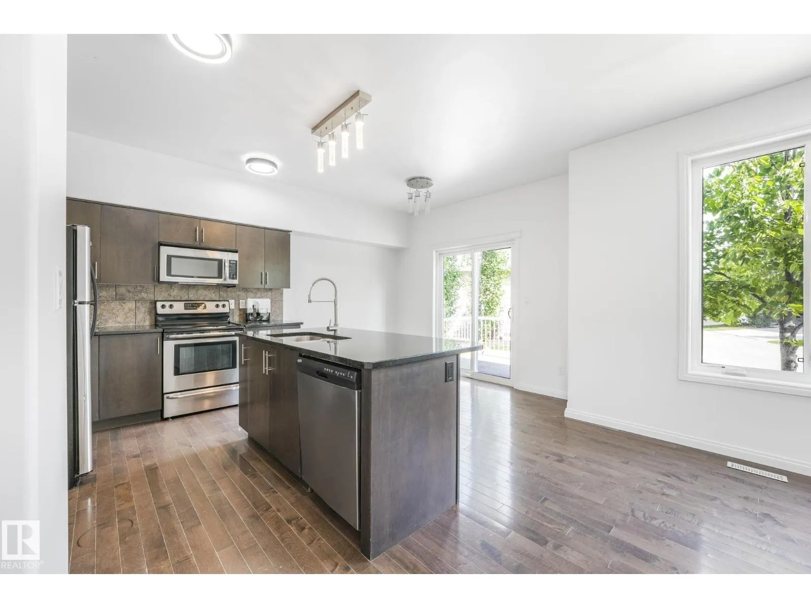 #54 18230 104A ST NW