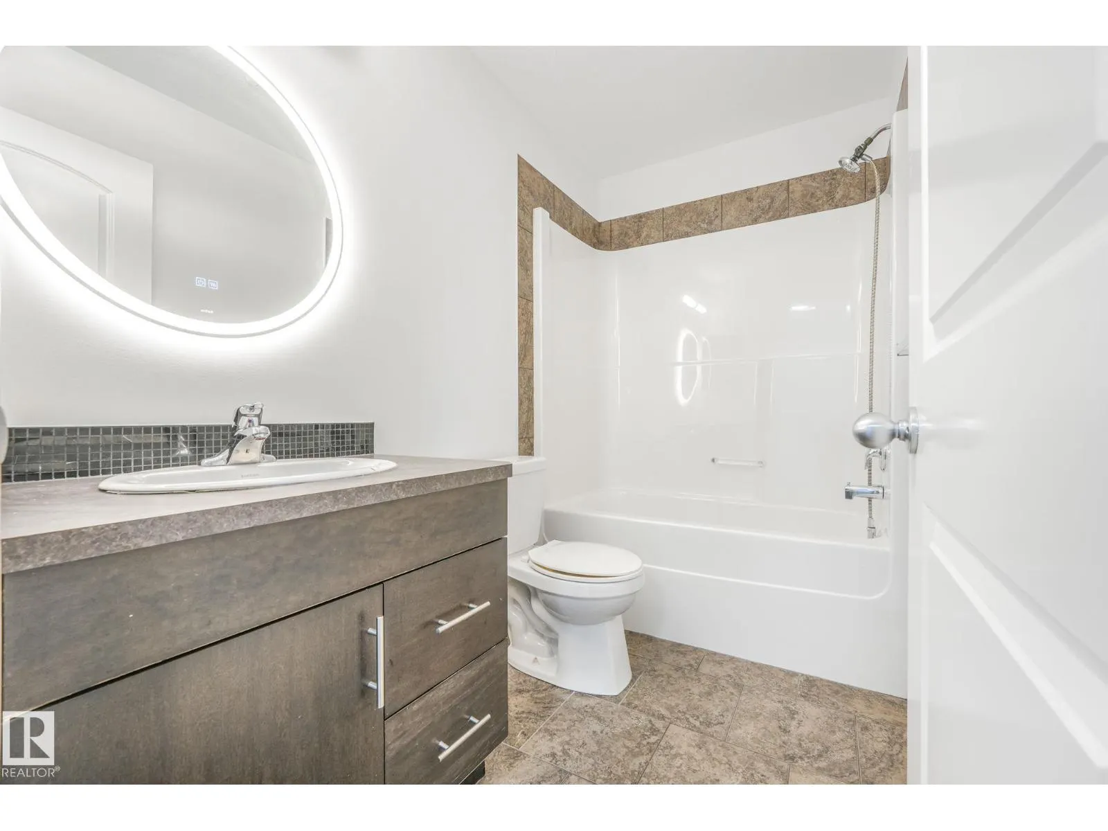 #54 18230 104A ST NW