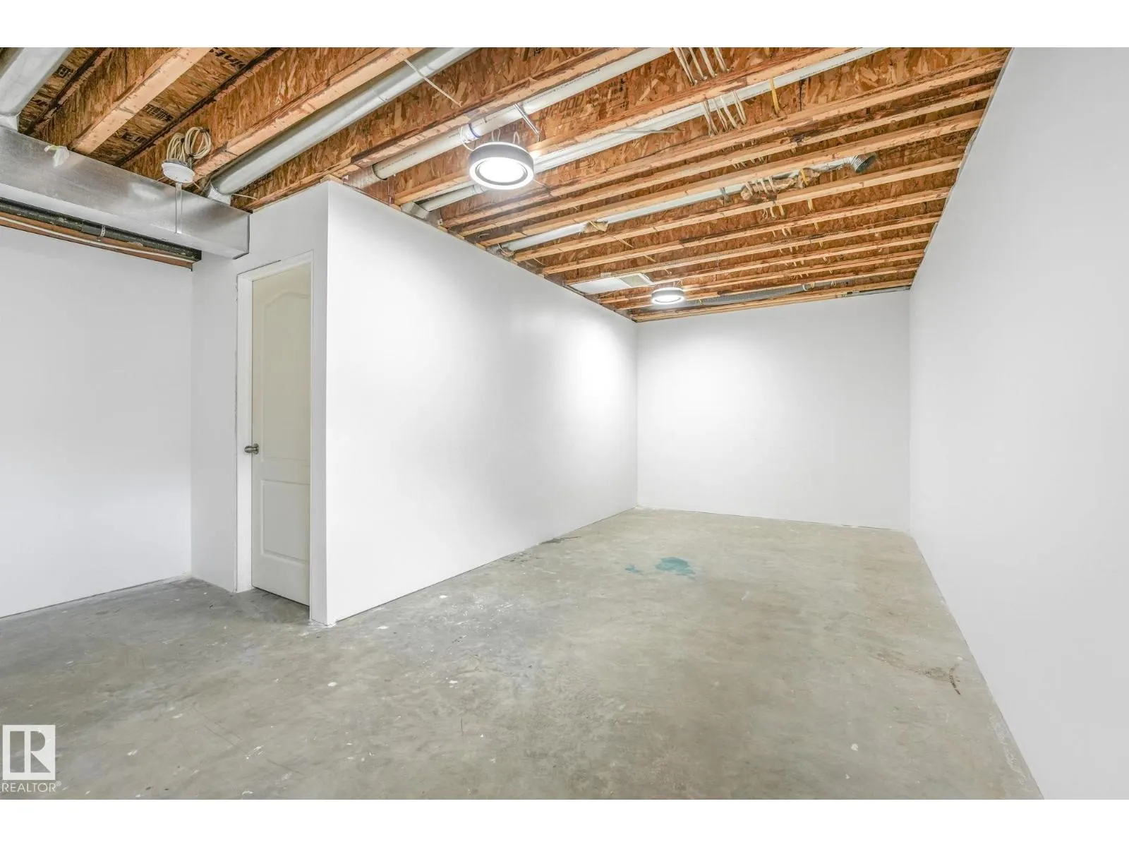 #54 18230 104A ST NW