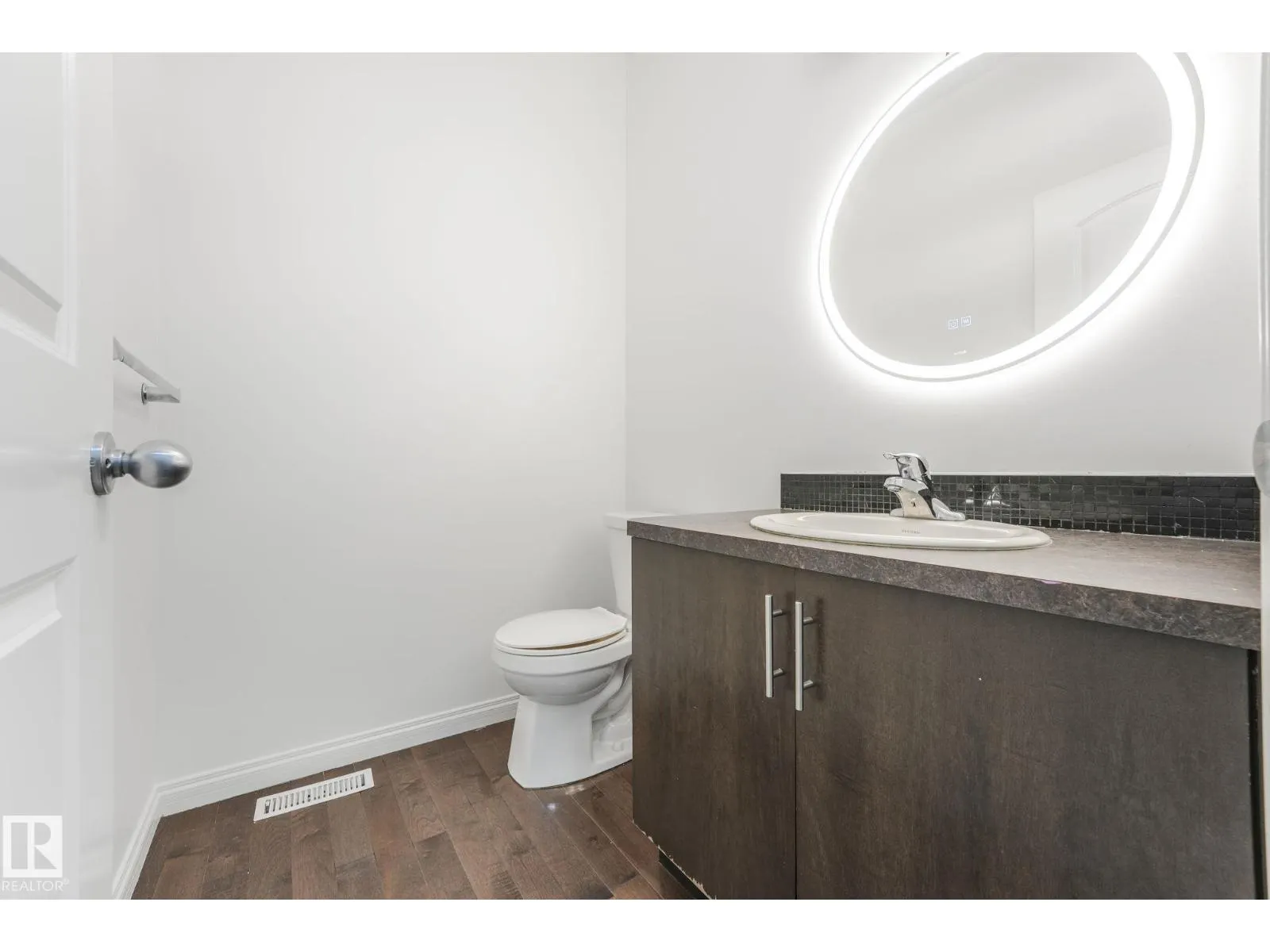 #54 18230 104A ST NW
