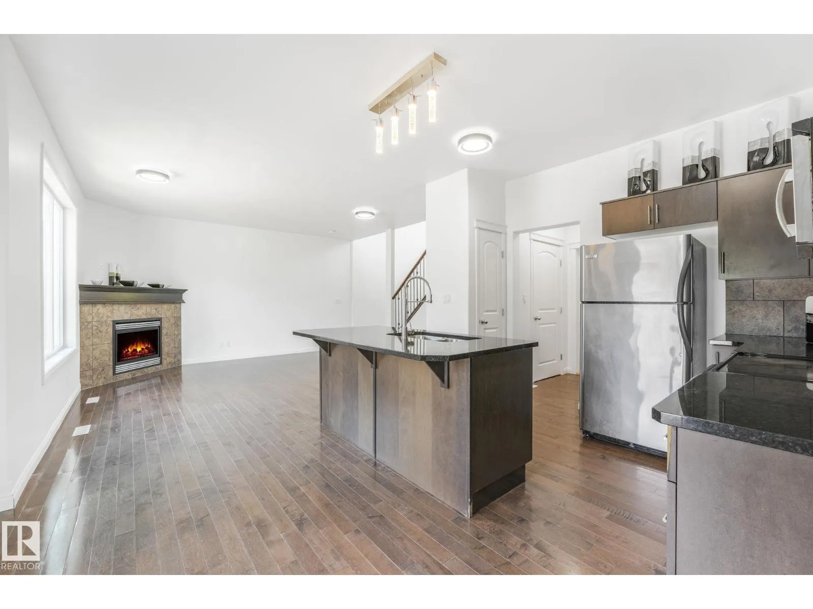 #54 18230 104A ST NW