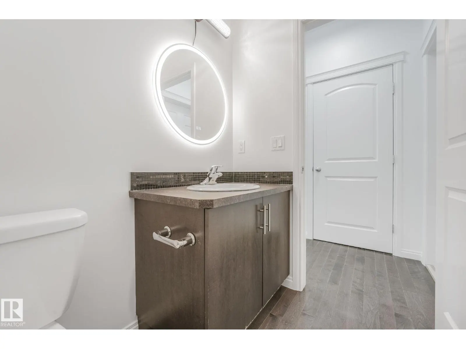 #54 18230 104A ST NW