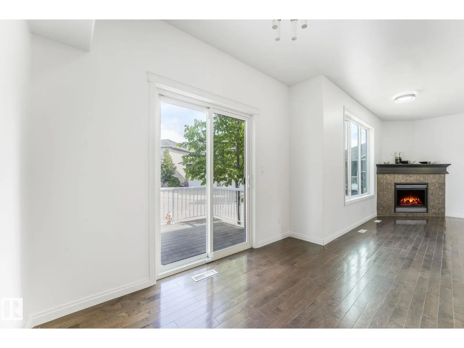 #54 18230 104A ST NW