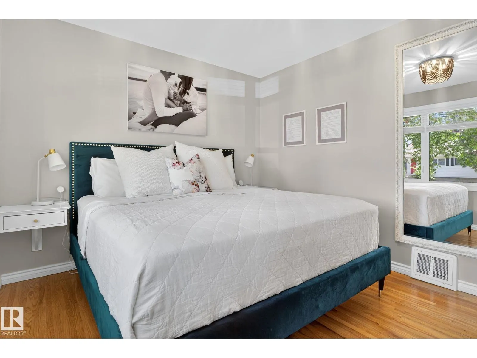 9647 86 ST NW