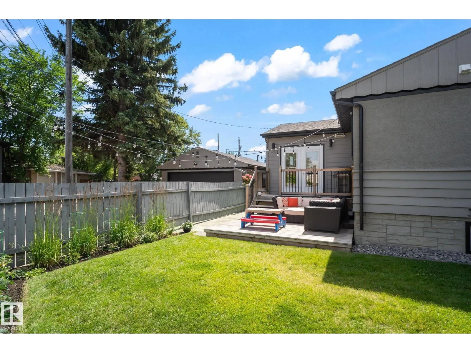 9647 86 ST NW