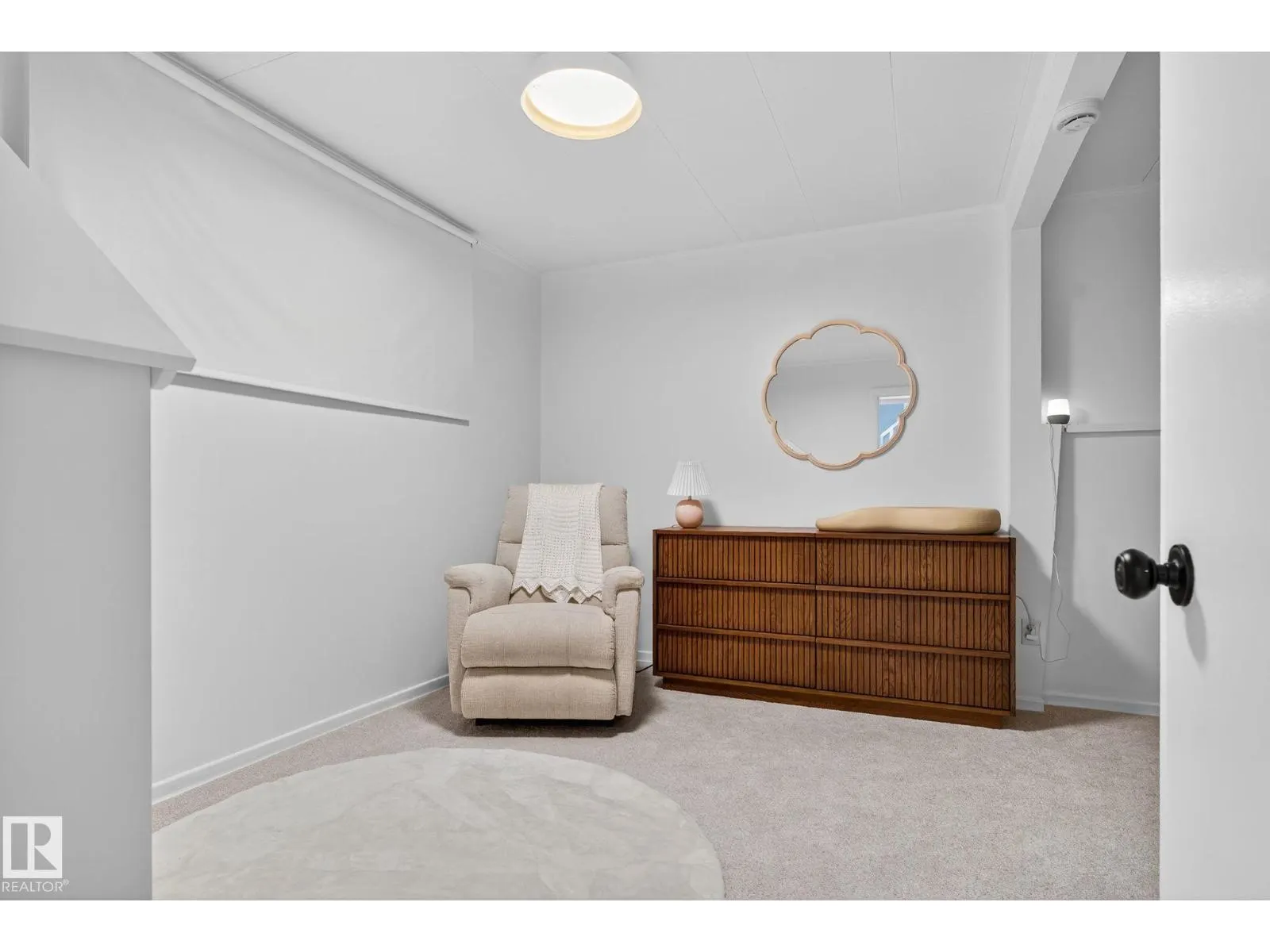 9647 86 ST NW