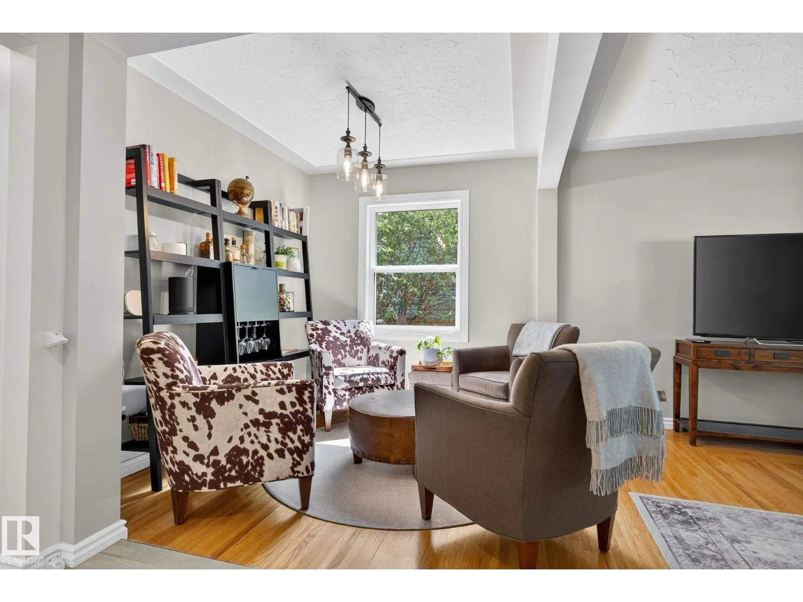 9647 86 ST NW