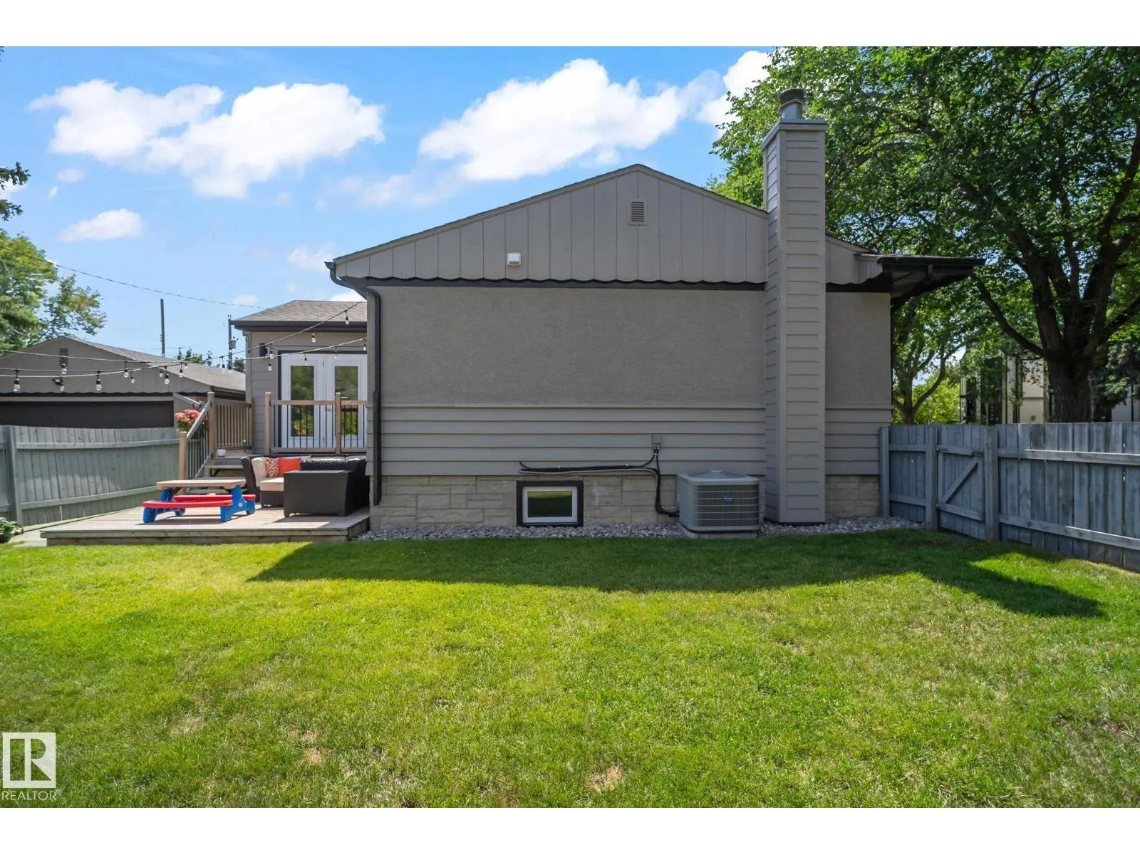 9647 86 ST NW