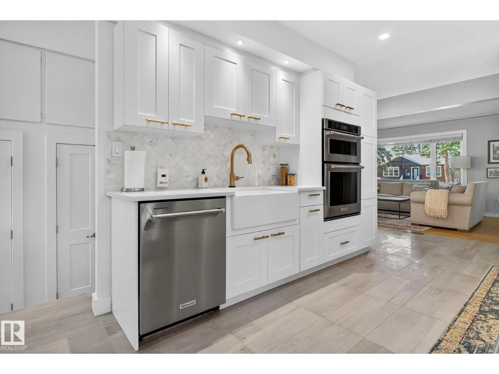 9647 86 ST NW