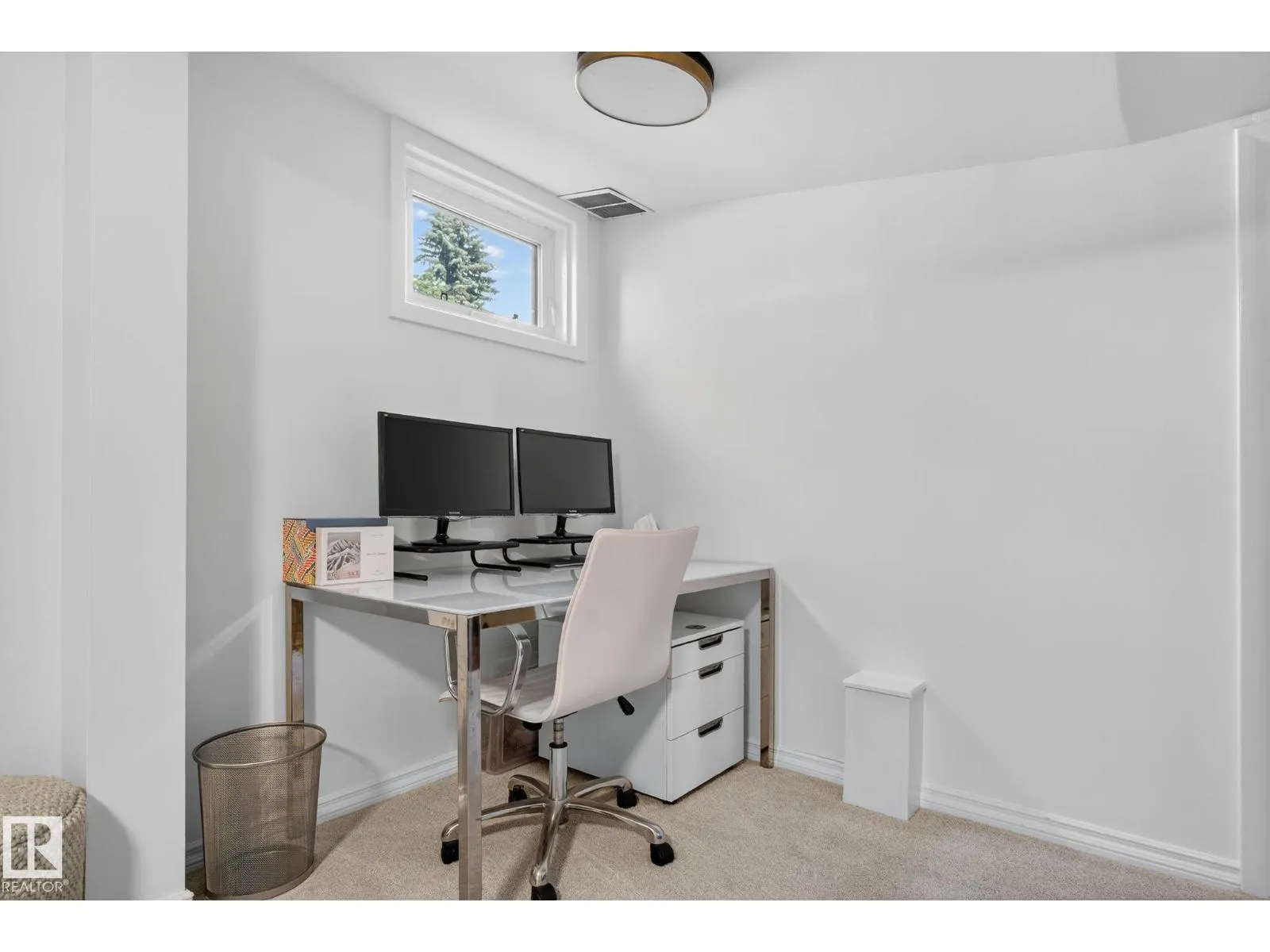 9647 86 ST NW