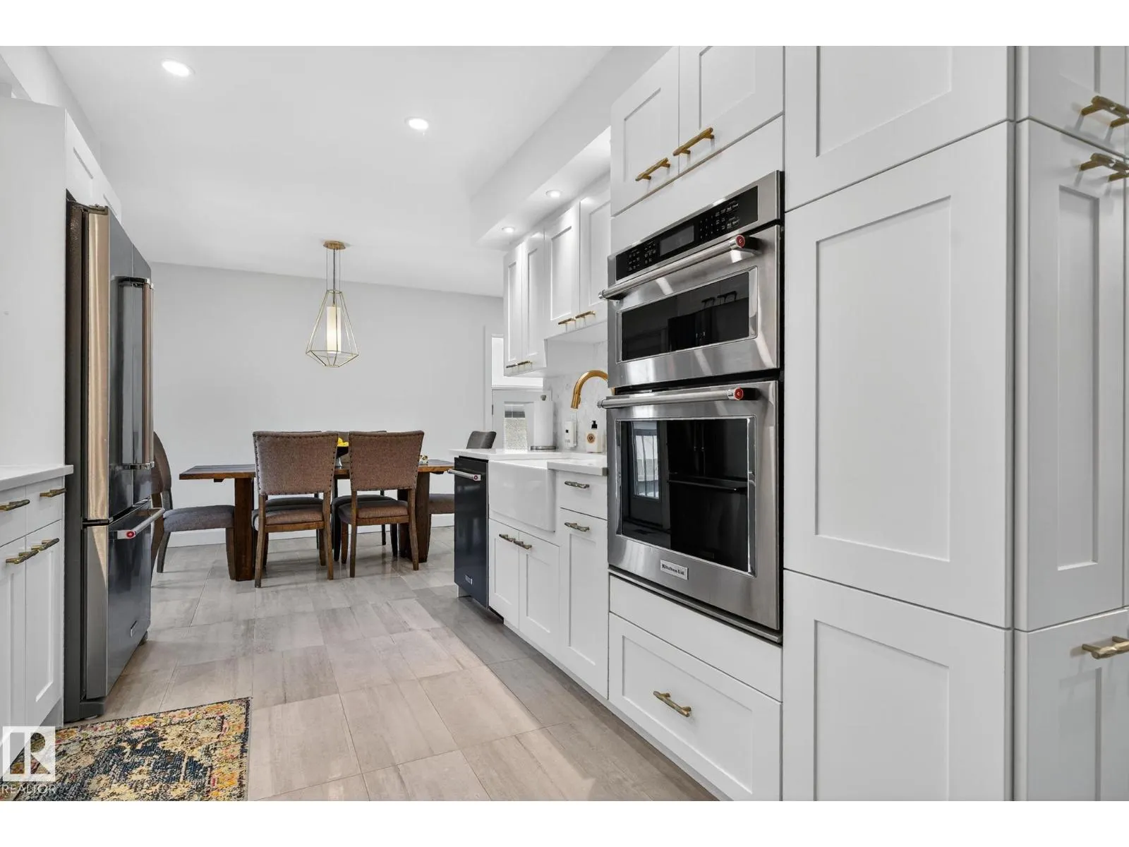 9647 86 ST NW