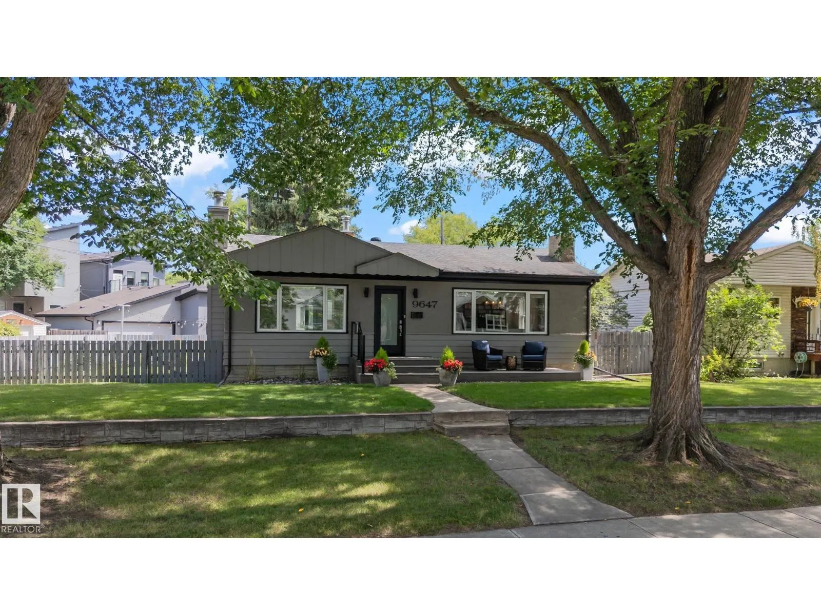 9647 86 ST NW