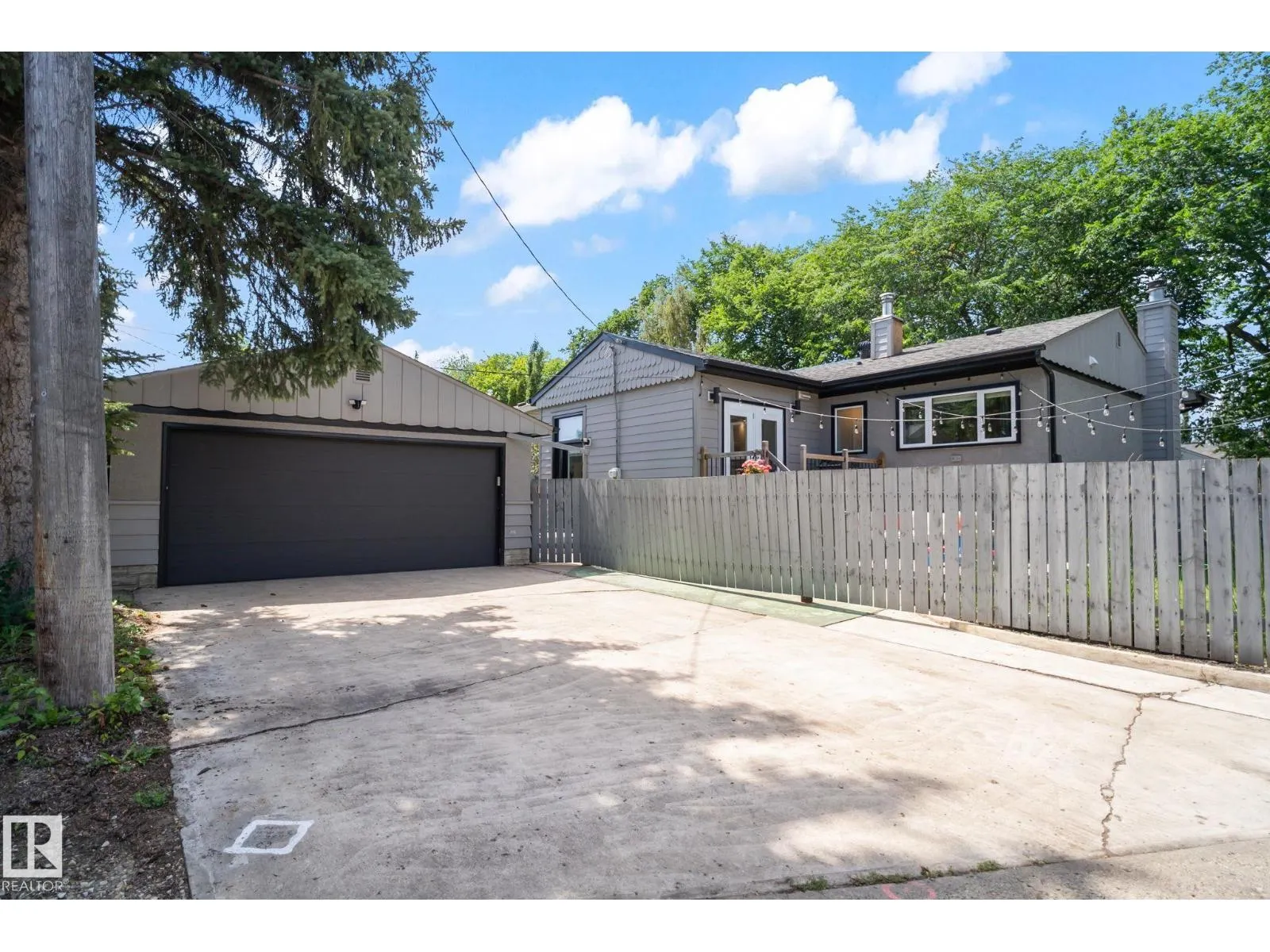 9647 86 ST NW