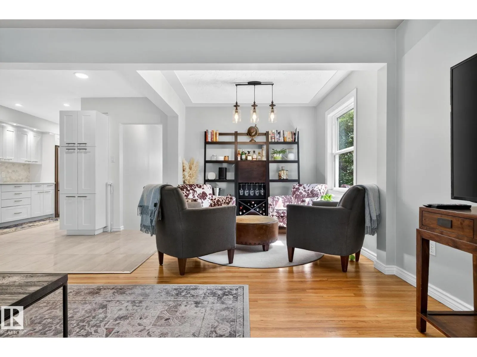 9647 86 ST NW