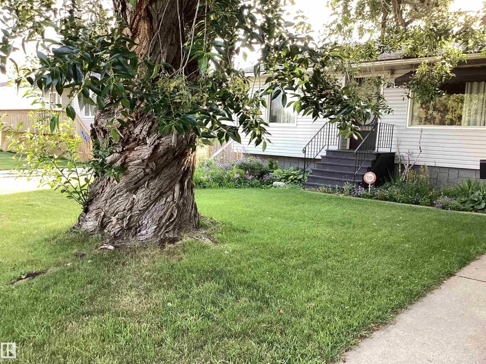 9135 155 ST NW