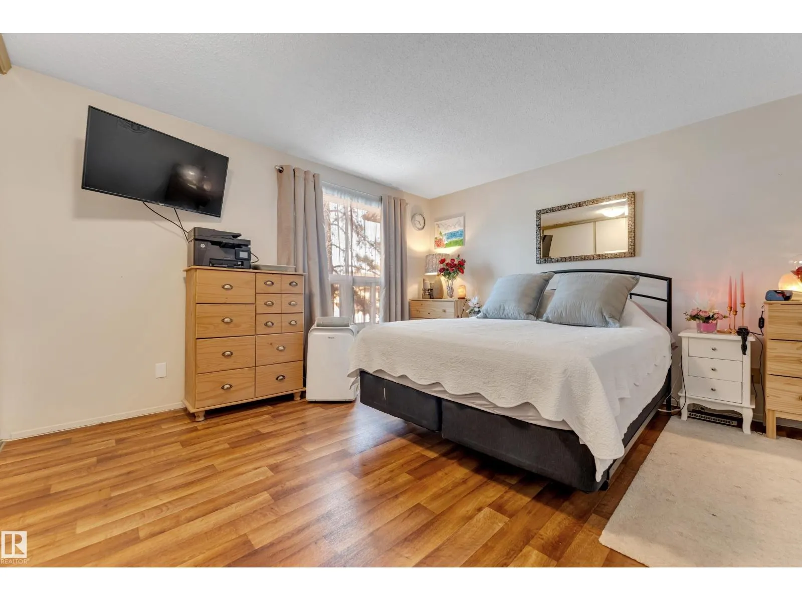 #49 1651 46 ST NW