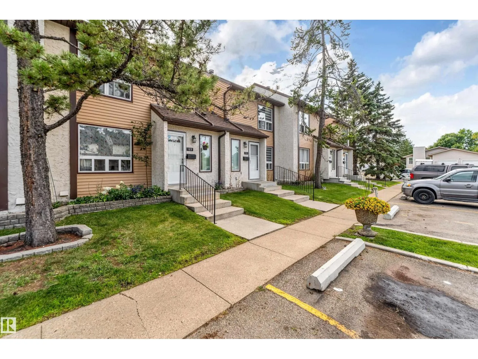 #49 1651 46 ST NW