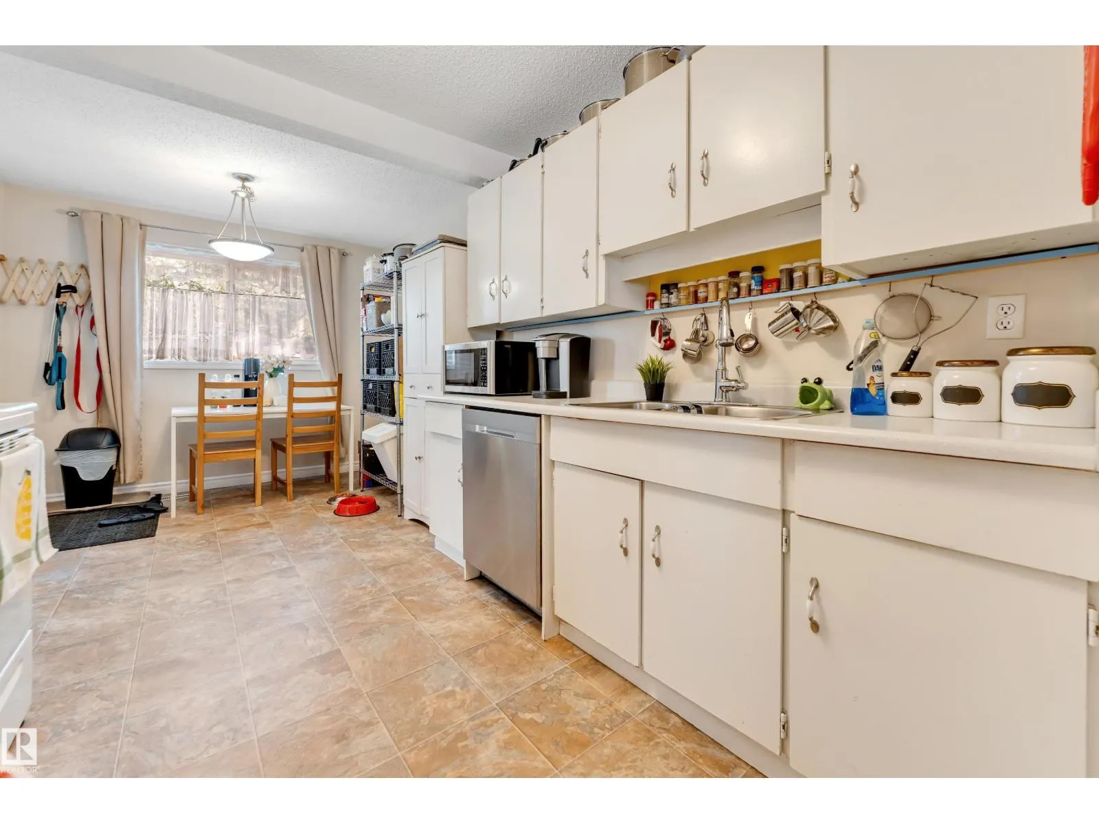 #49 1651 46 ST NW