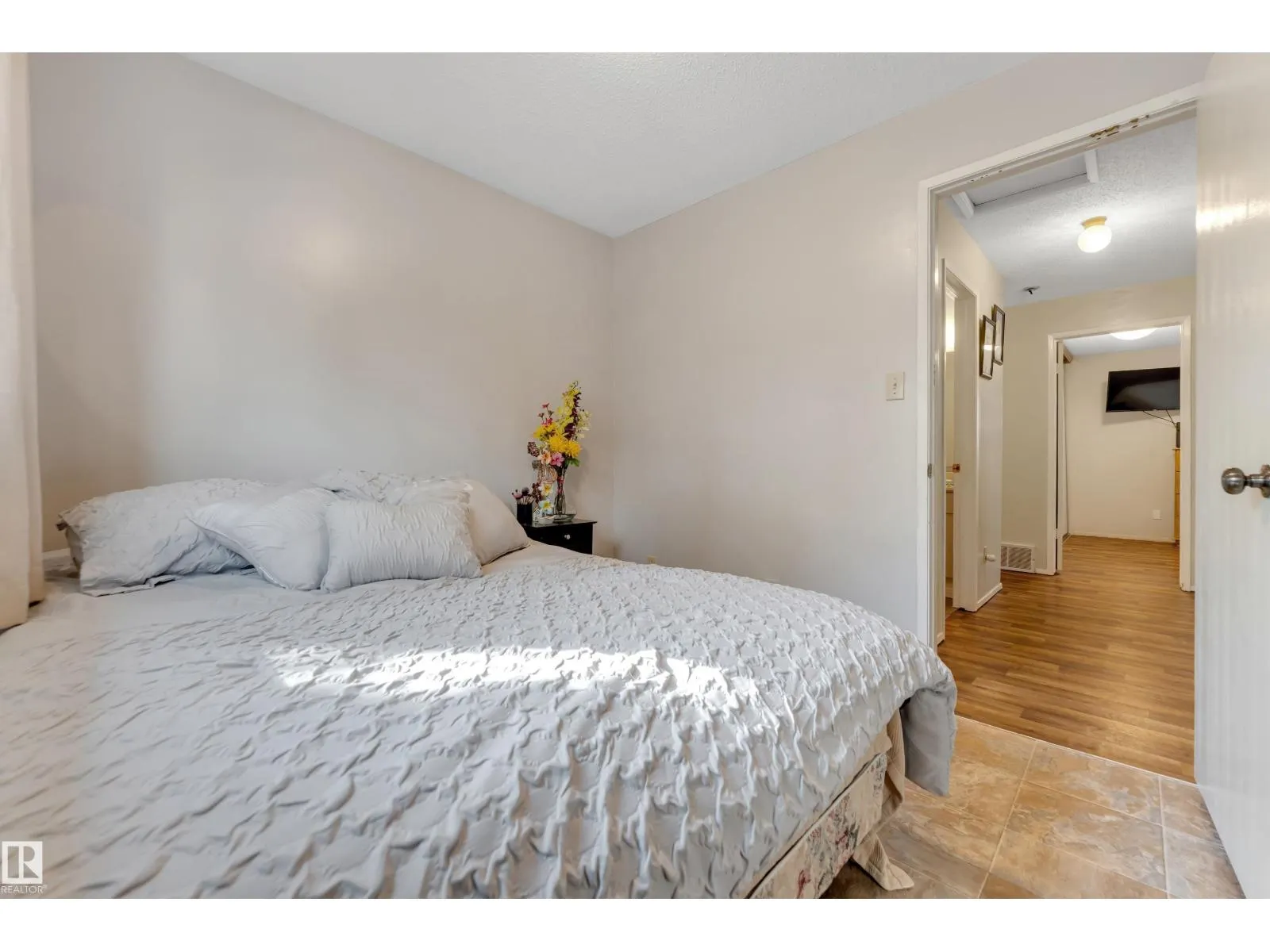 #49 1651 46 ST NW