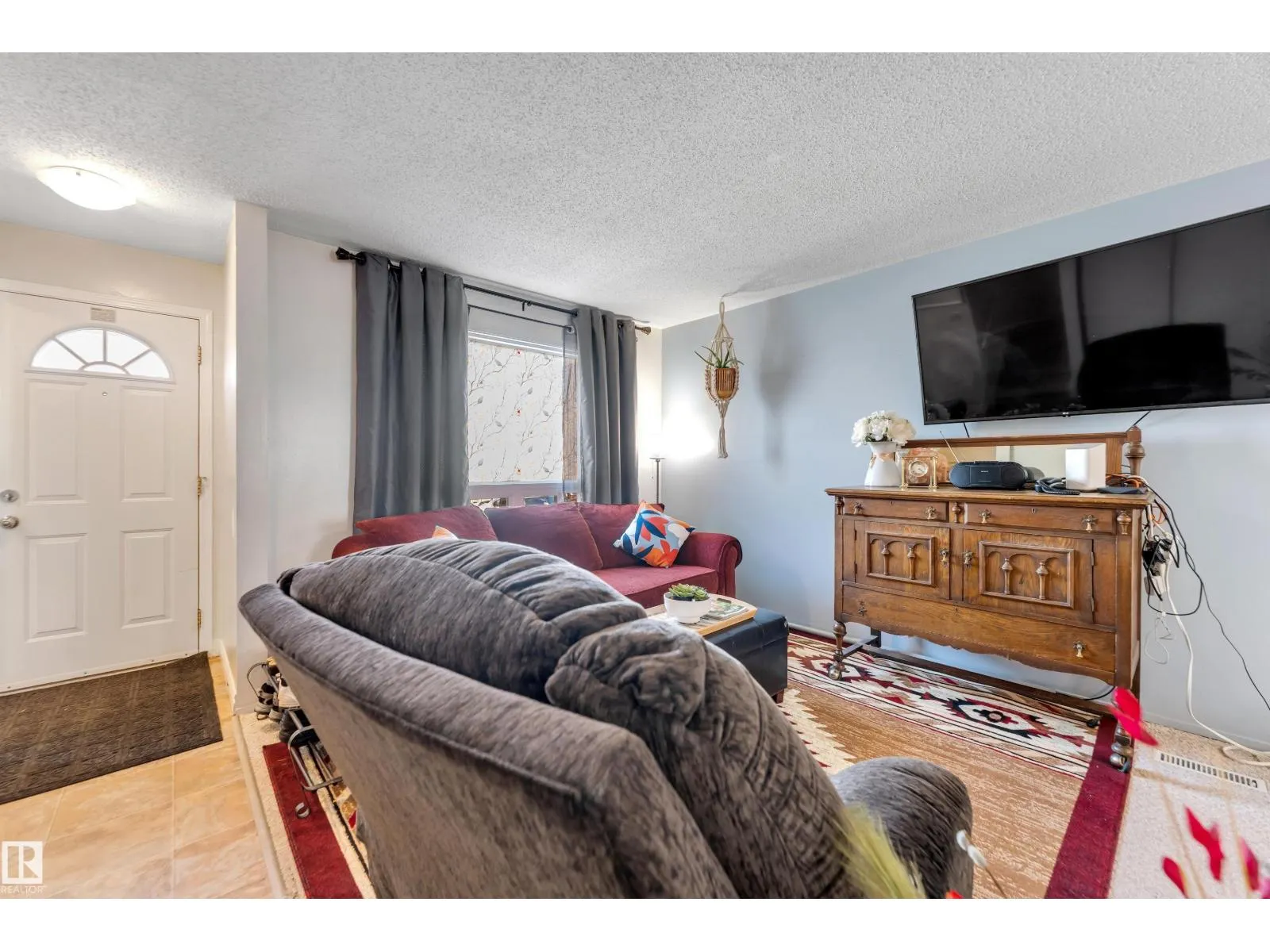 #49 1651 46 ST NW