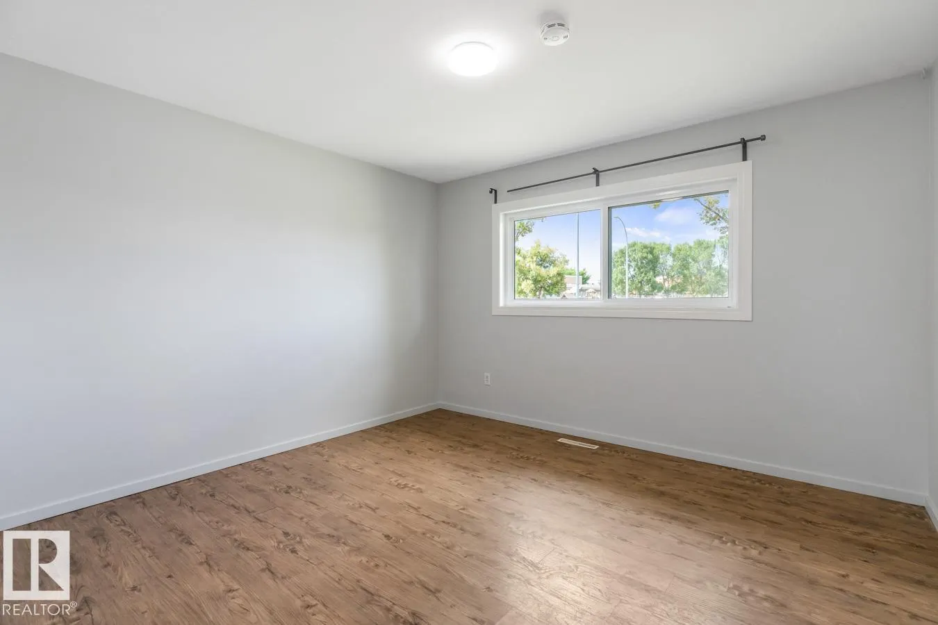 5403 106 AV NW