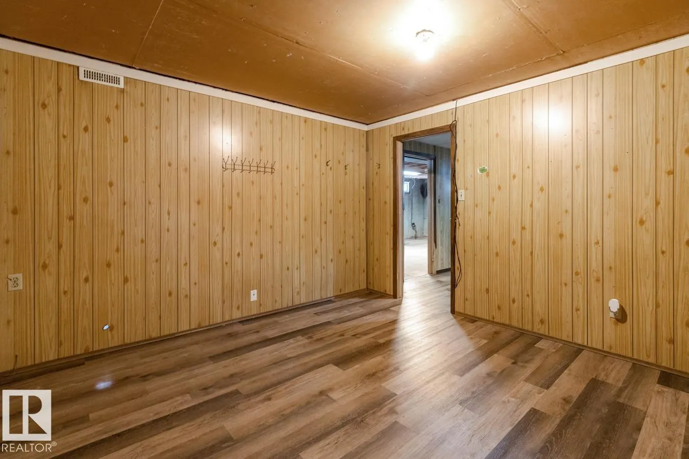 5403 106 AV NW