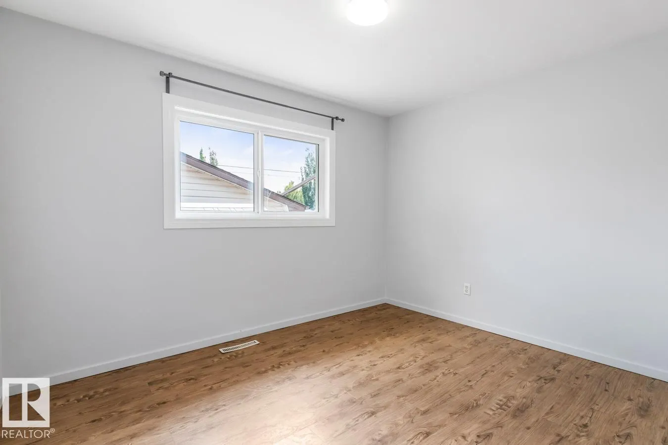 5403 106 AV NW