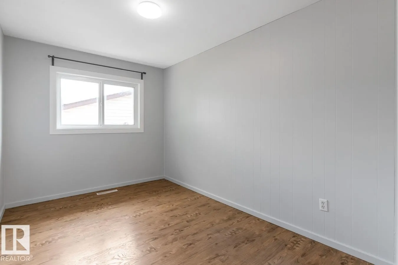 5403 106 AV NW