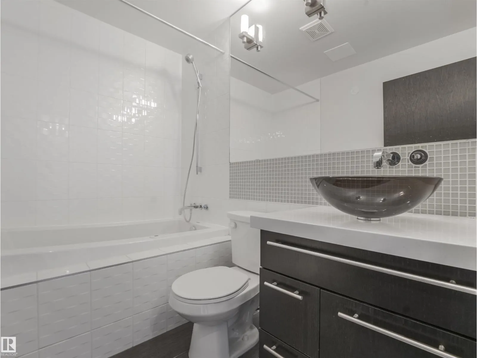 #SP04 9939 109 ST NW
