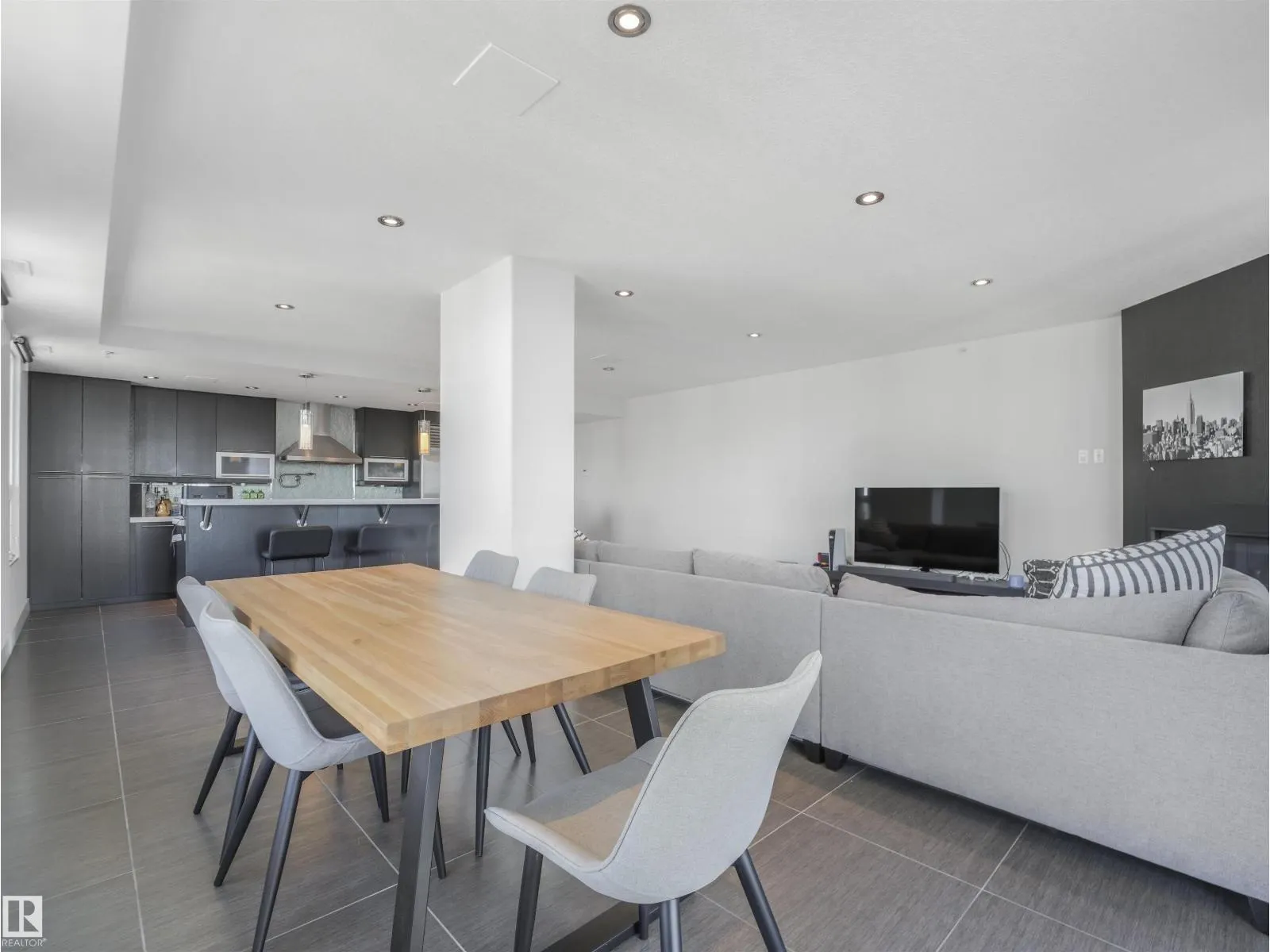 #SP04 9939 109 ST NW