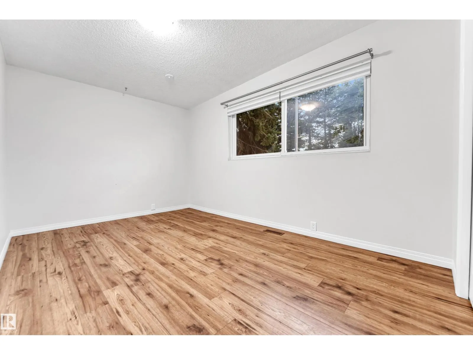 79 Garnet Cres
