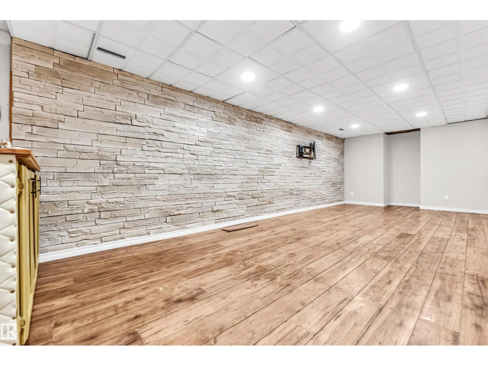 79 Garnet Cres