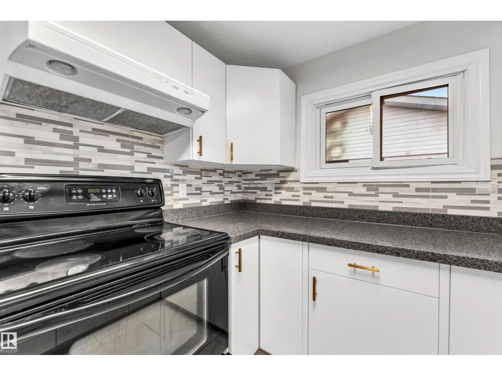 79 Garnet Cres