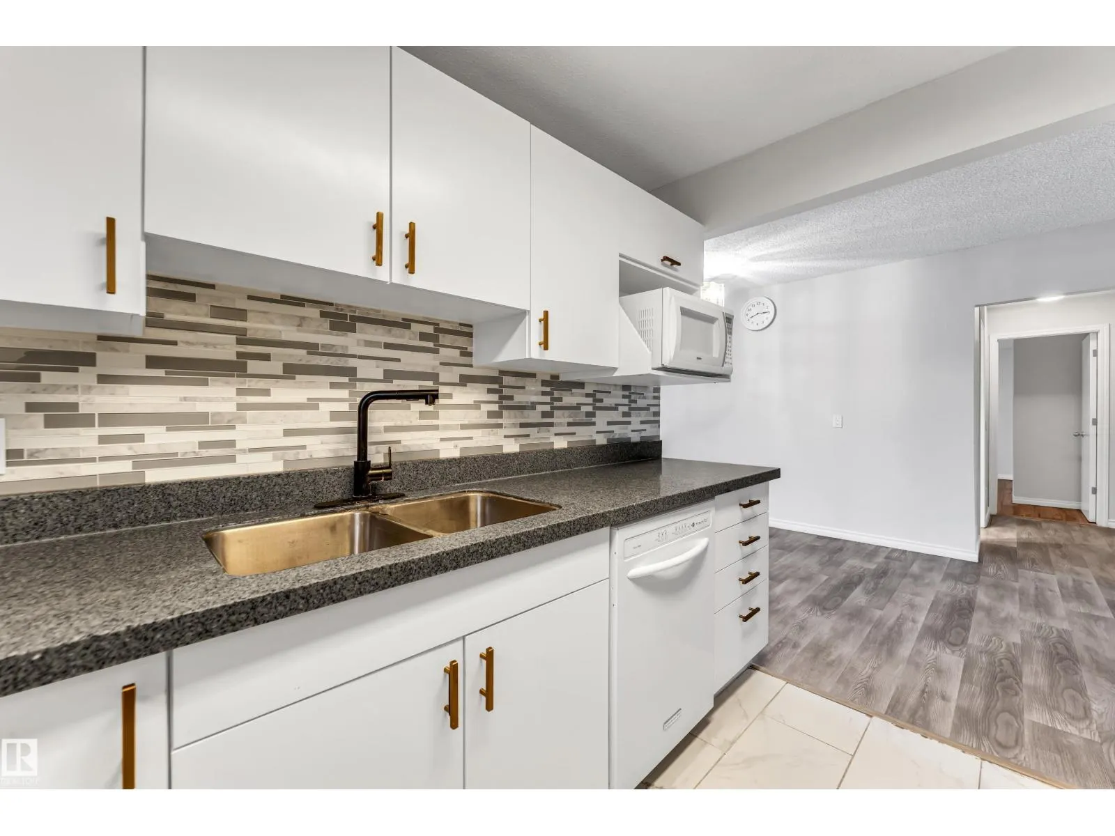 79 Garnet Cres