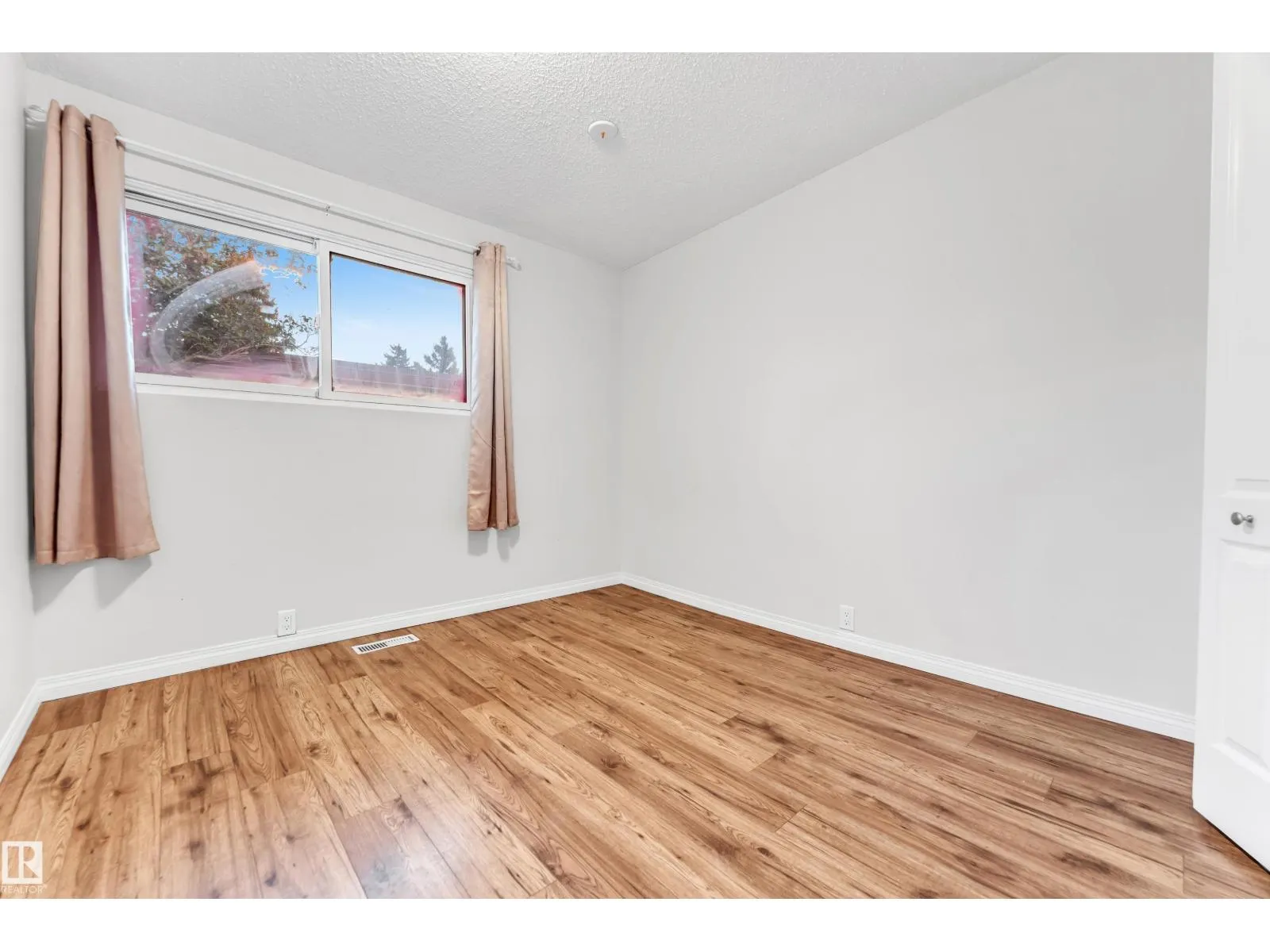 79 Garnet Cres