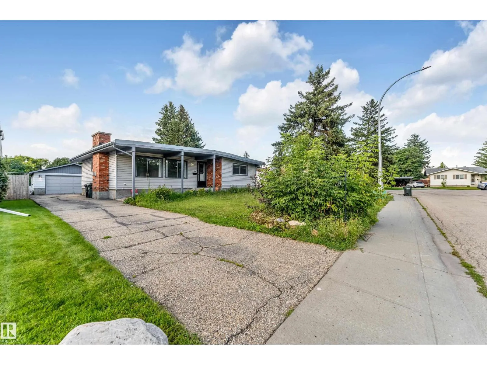 79 Garnet Cres