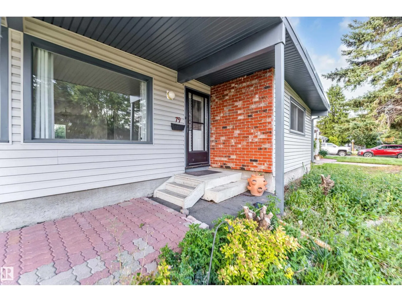 79 Garnet Cres