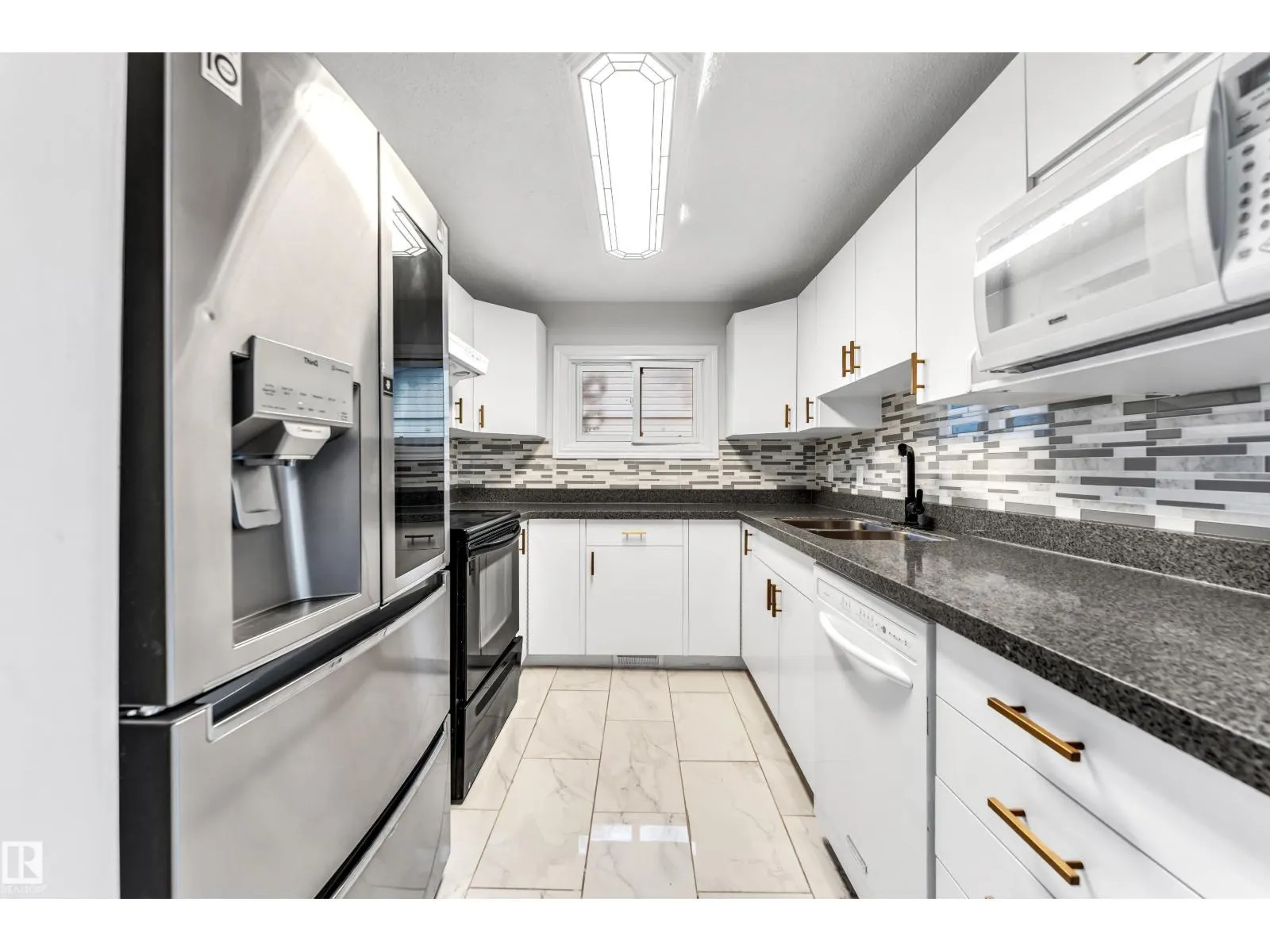 79 Garnet Cres