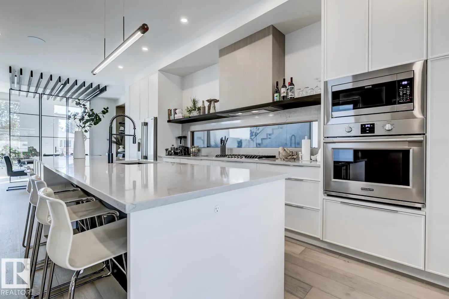 7616 83 AV NW