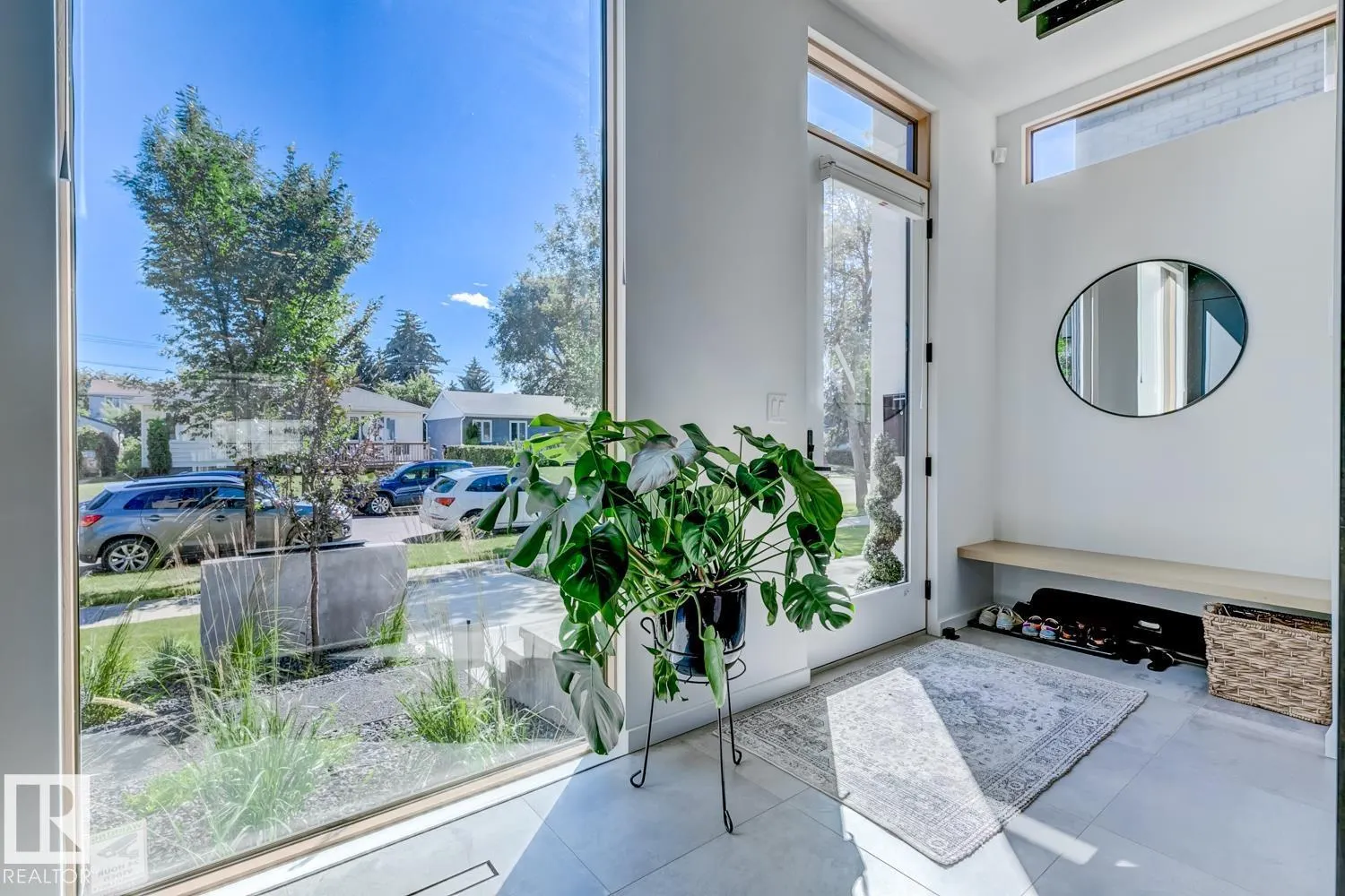 7616 83 AV NW